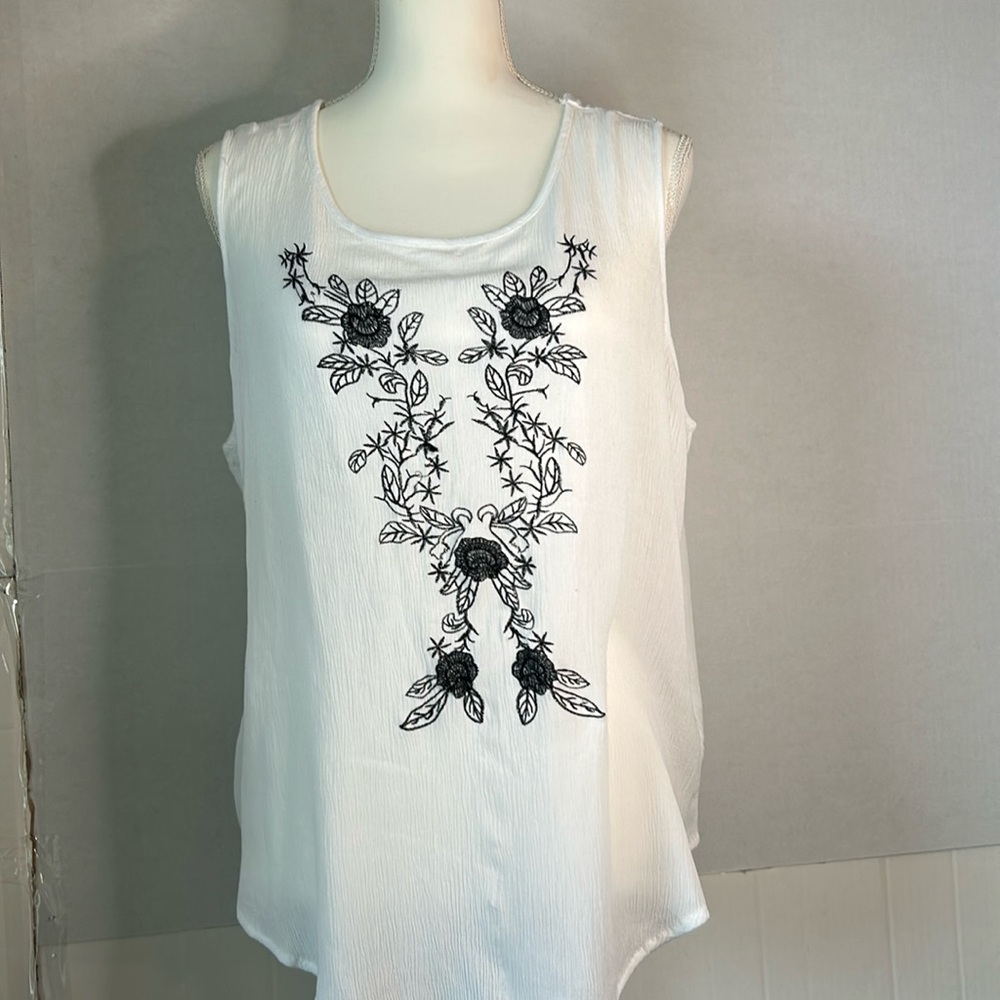 Fringe Benefits Gauzy White w/Black Embroidered Flowers Tank Top Sz 2X